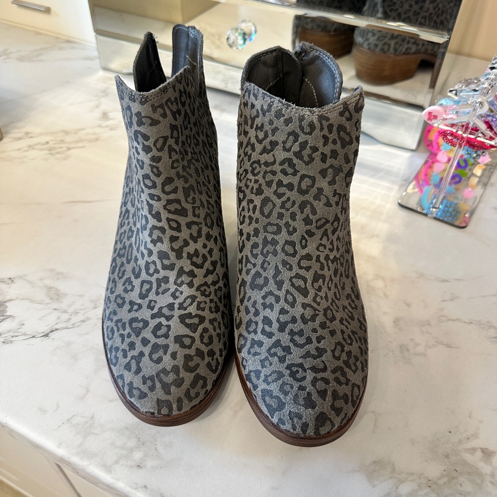 Leopard Print Ankle Boots - Gray